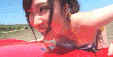 【エロGIF】 生おっぱいで車洗ってもらってるgif画像ください！！！ 1枚目