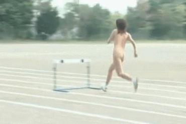 【無修正】全裸で陸上競技をする女の子のエロGIF画像 5枚目